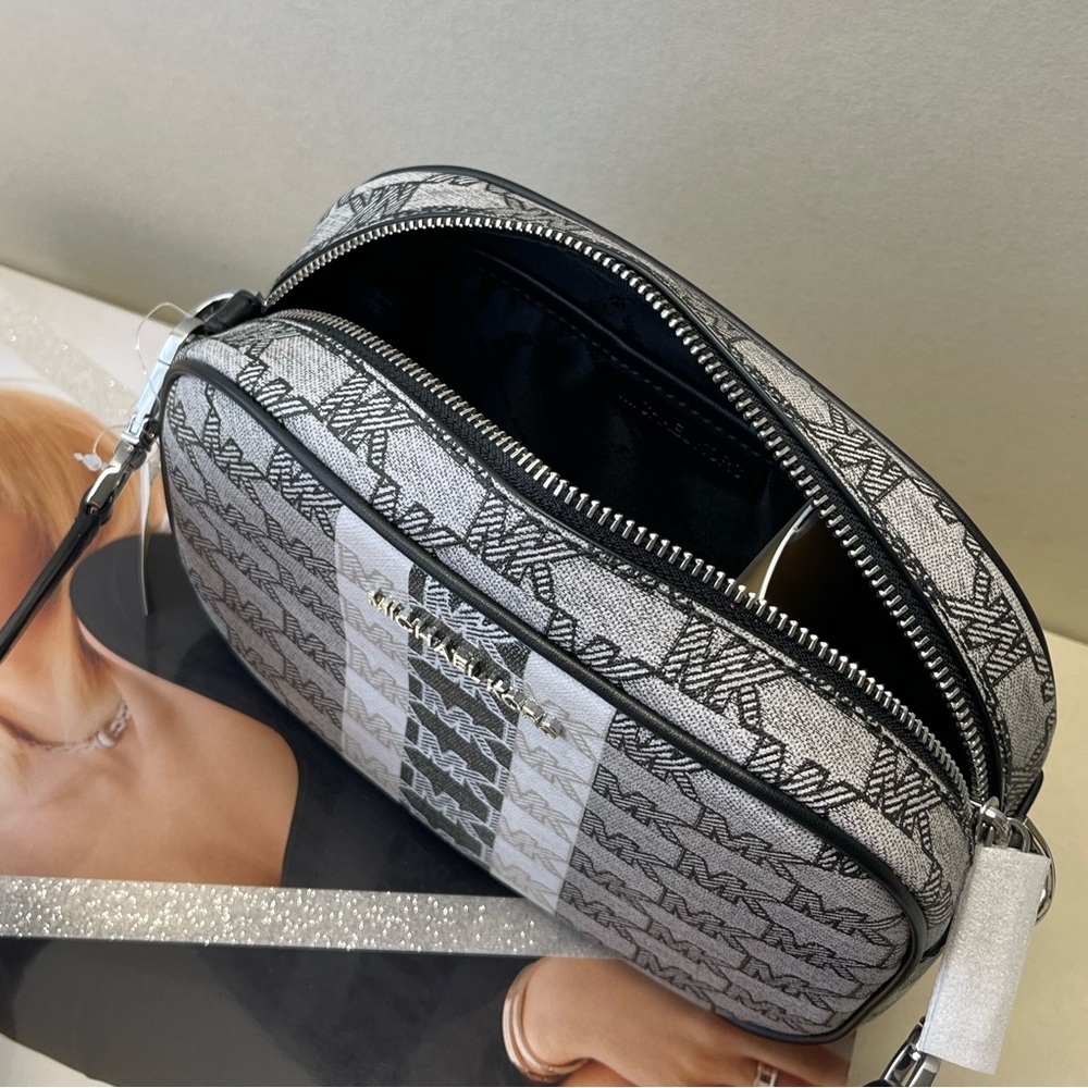 (new+tag) Michael Kors jet set travel oval camera crossbody color black/white - Picture 10 of 12